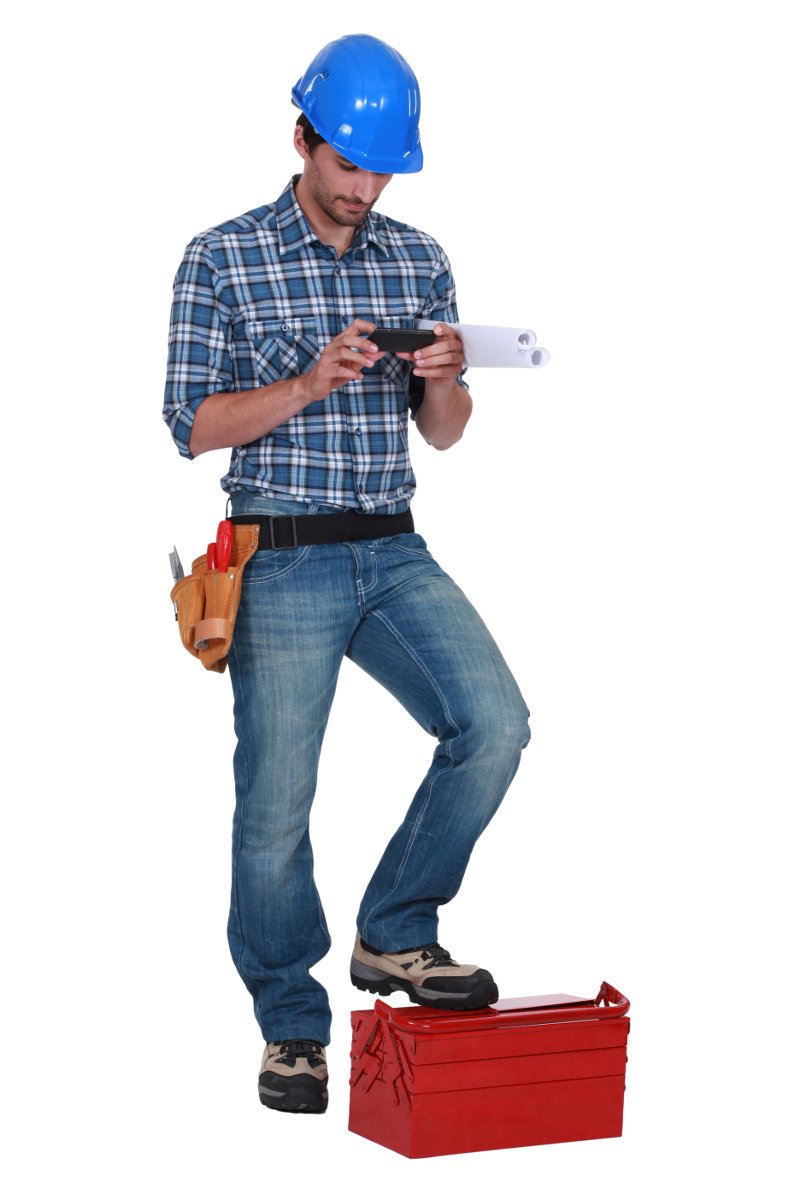 Loodgieter met smartphone